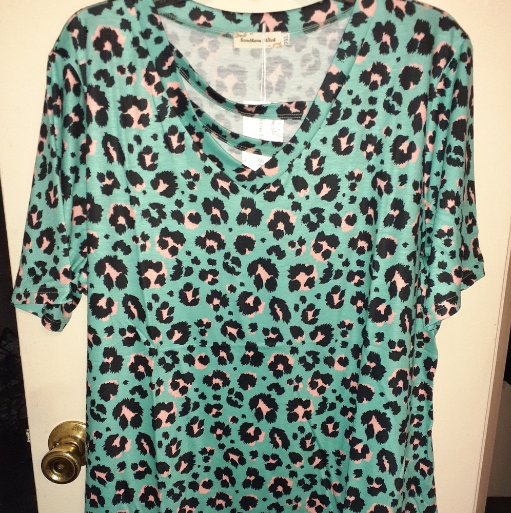 Southern Stitch womans top in Medium and 2x NWT